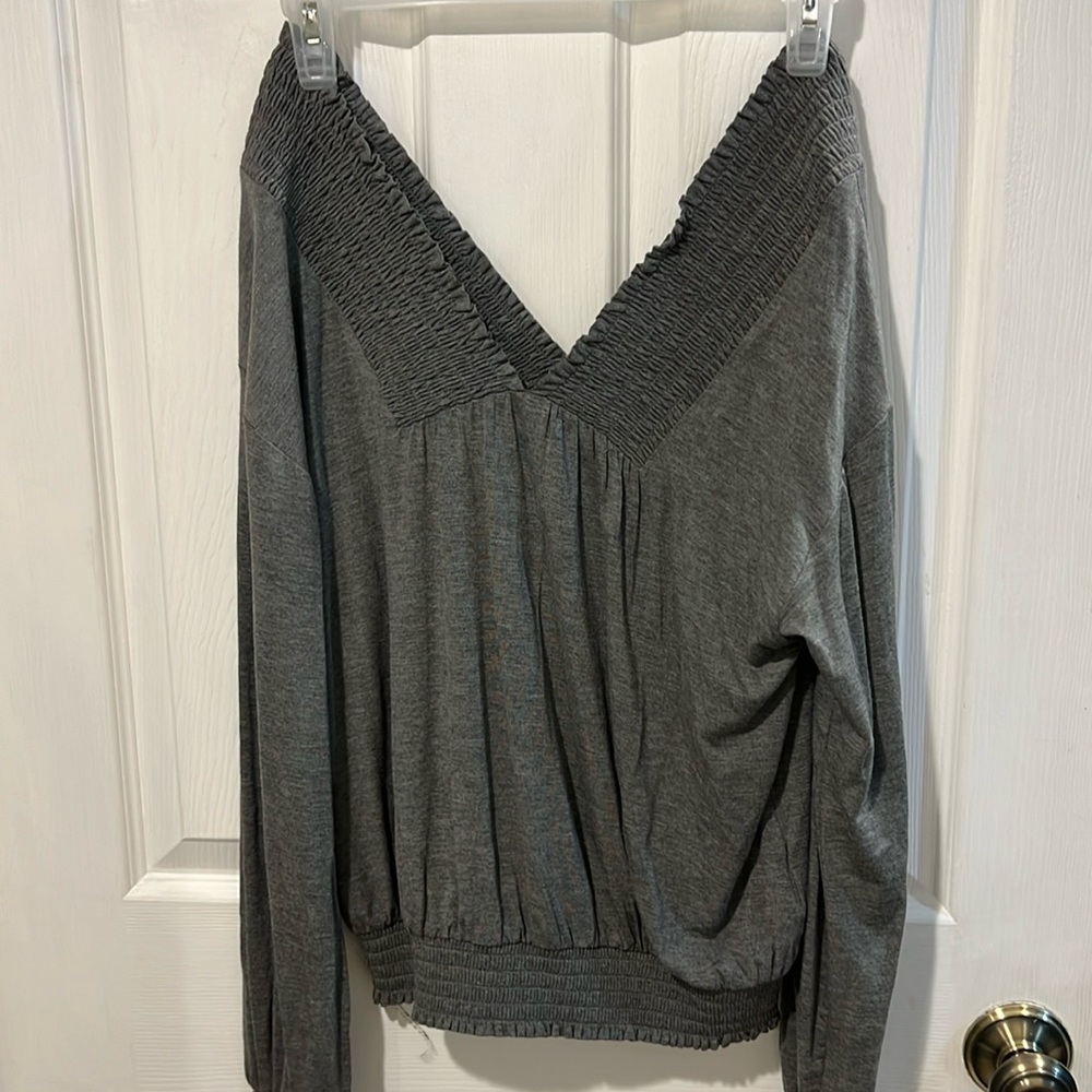 Express gray long sleeve top fitted around the bottom & at sleeves, size S